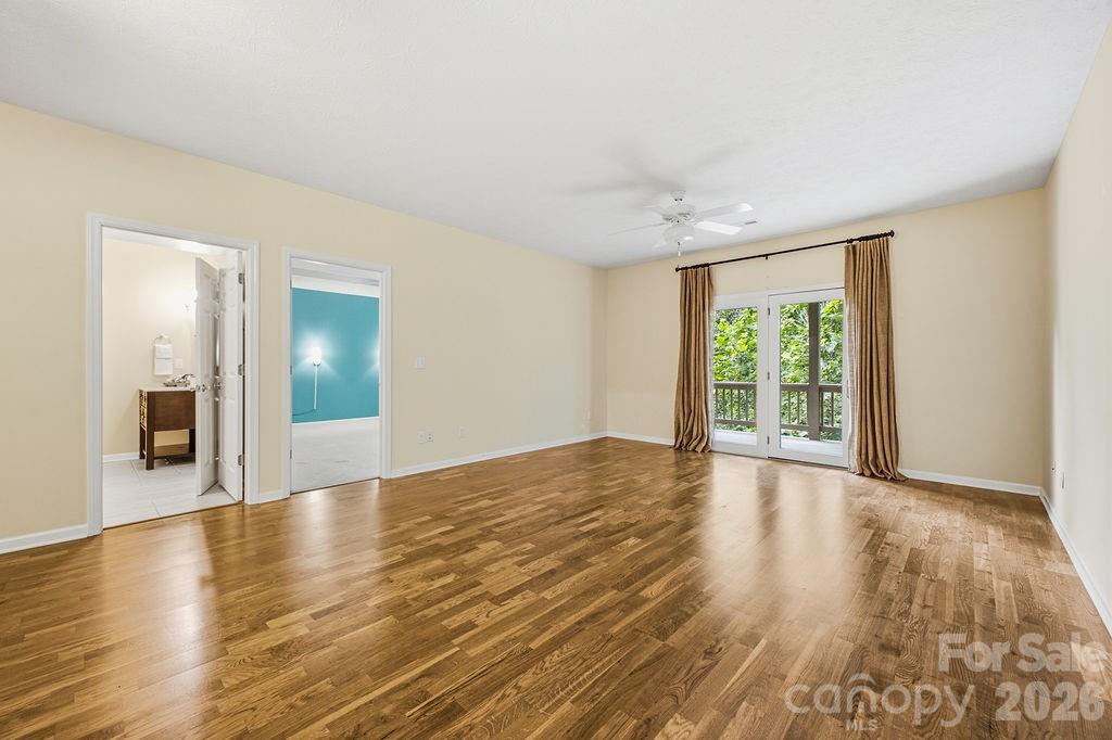 2204 E Cumming Woods Lane — Hendersonville