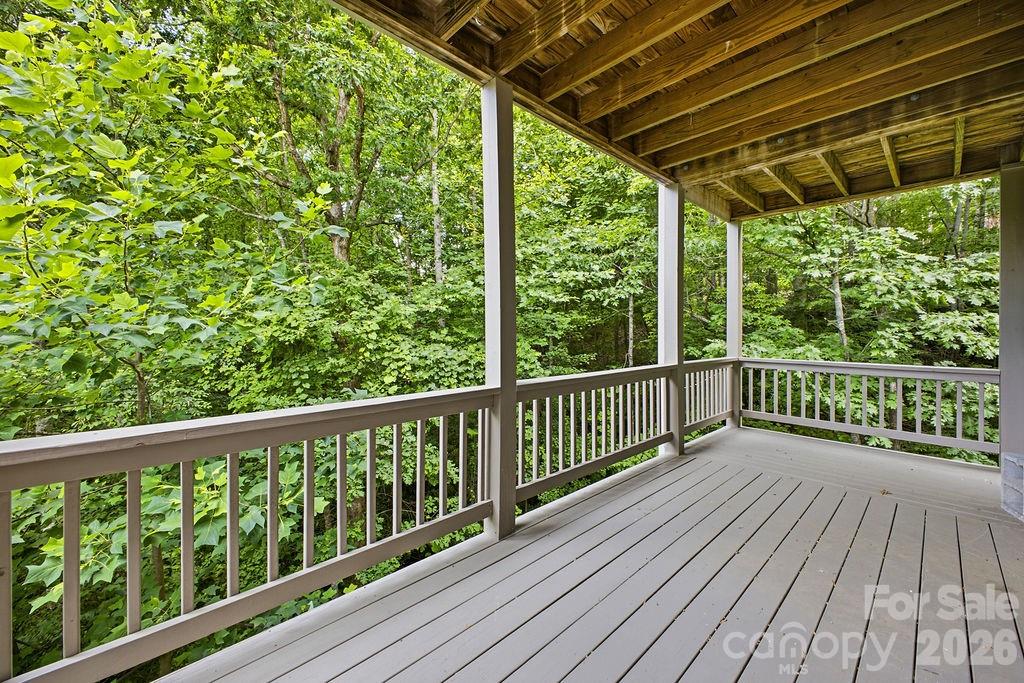 2204 E Cumming Woods Lane — Hendersonville