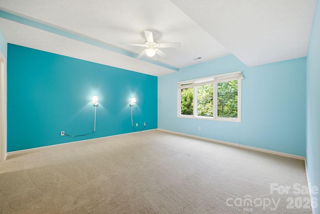 2204 E Cumming Woods Lane — Hendersonville