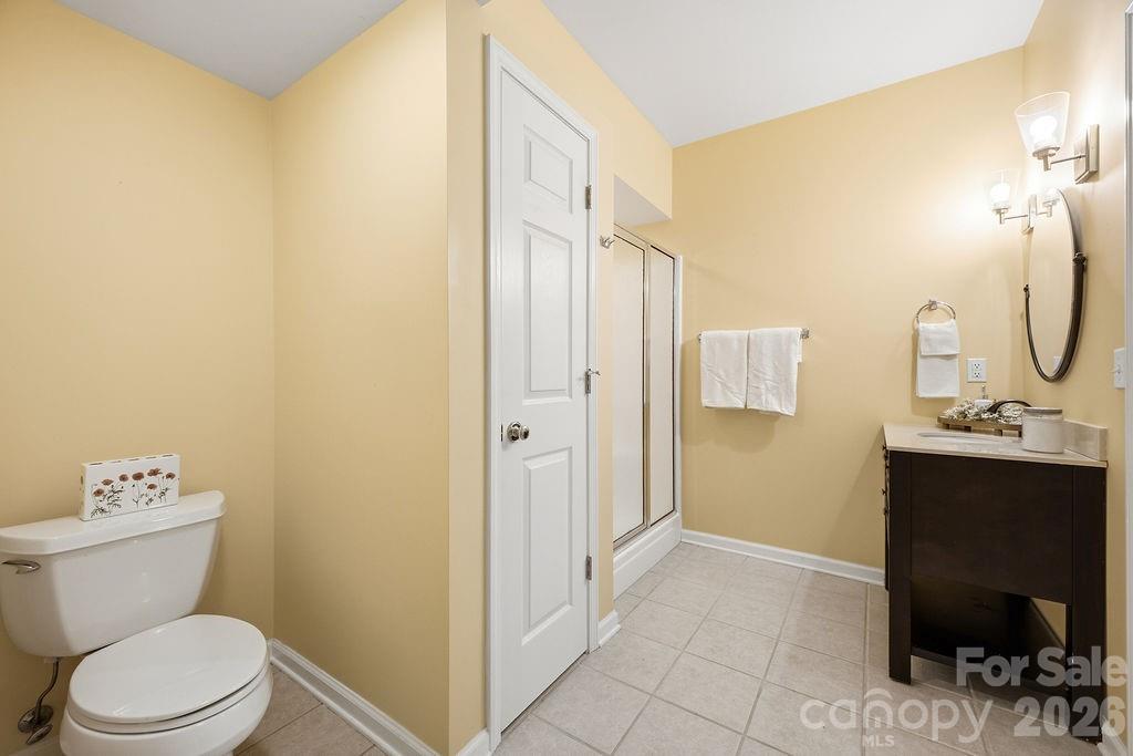 2204 E Cumming Woods Lane — Hendersonville