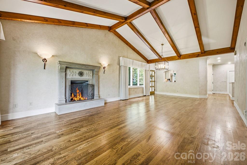 2204 E Cumming Woods Lane — Hendersonville