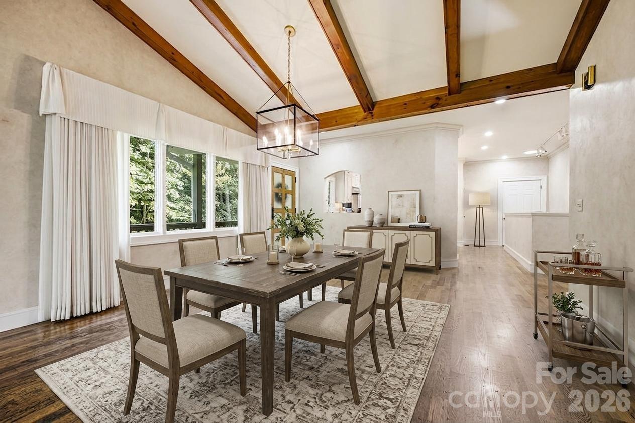2204 E Cumming Woods Lane — Hendersonville