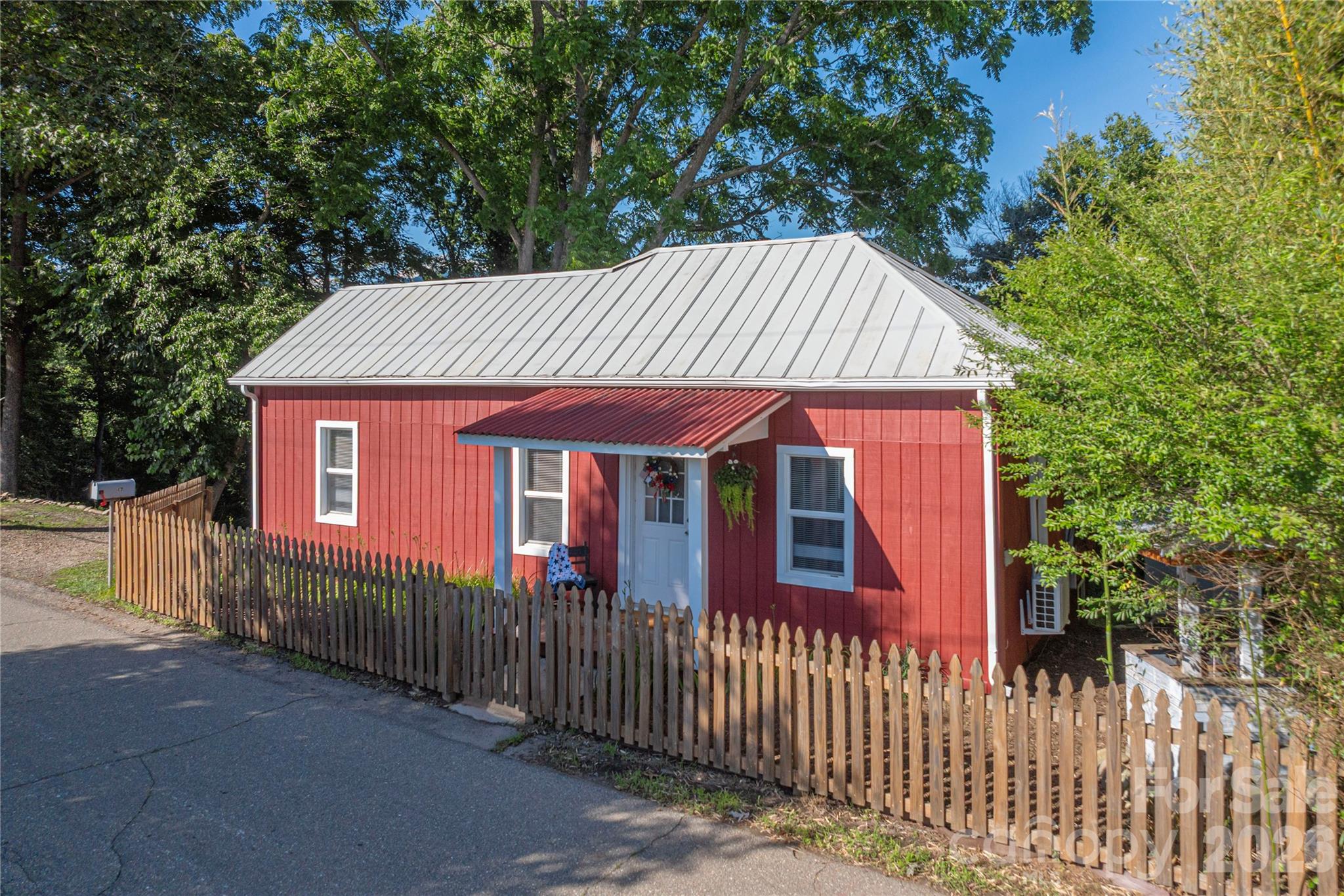 261 Star Ridge Road — Canton