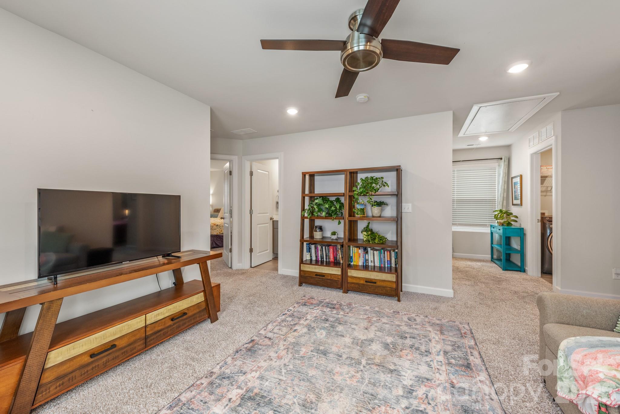525 Windage Way — Pineville