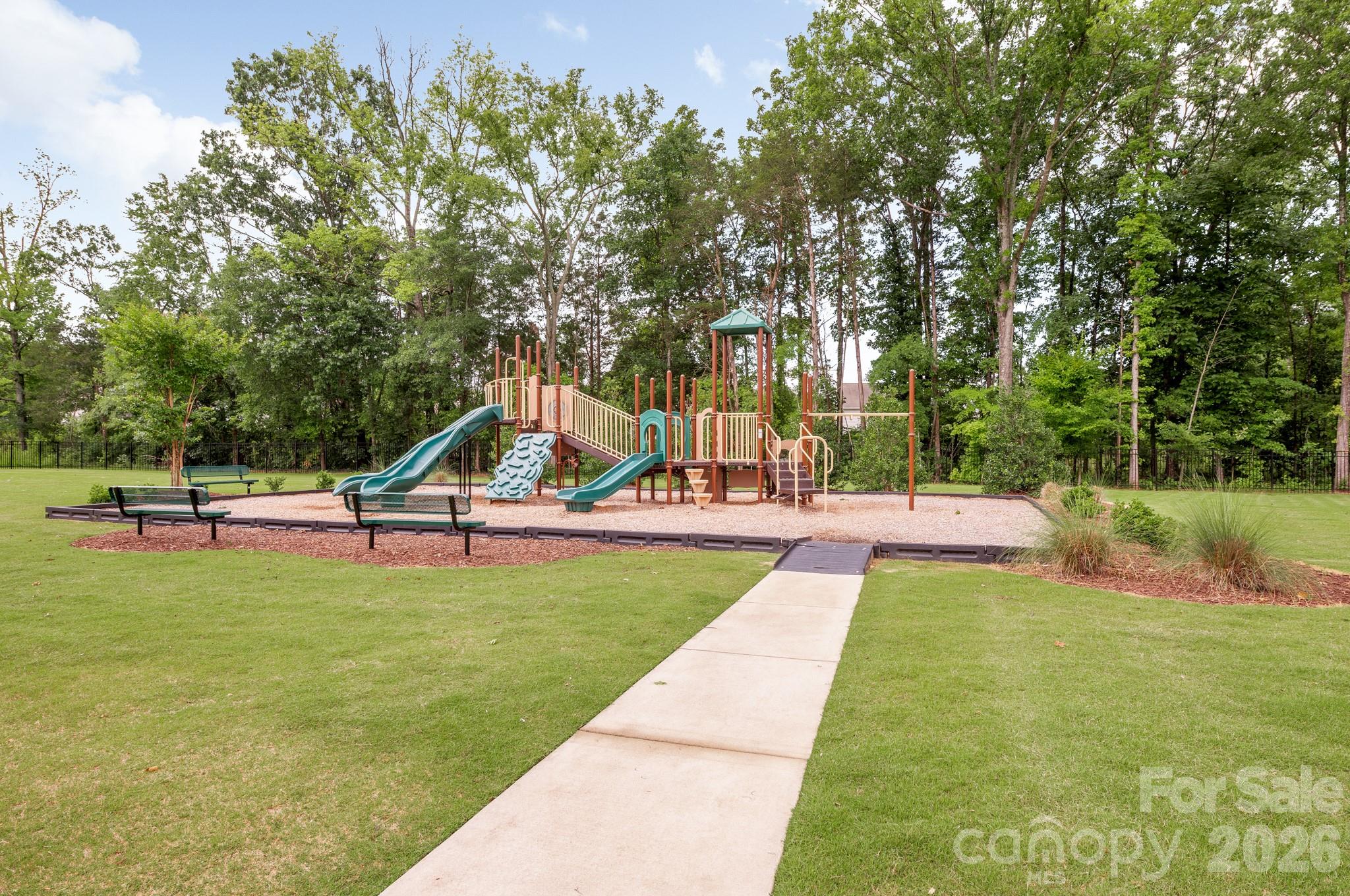 525 Windage Way — Pineville