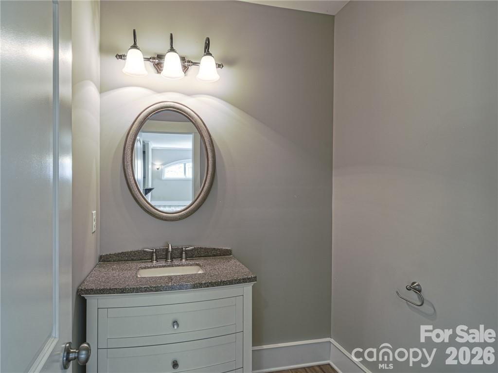 10136 Fairlea Drive — Charlotte