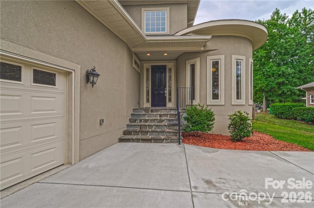 10136 Fairlea Drive — Charlotte
