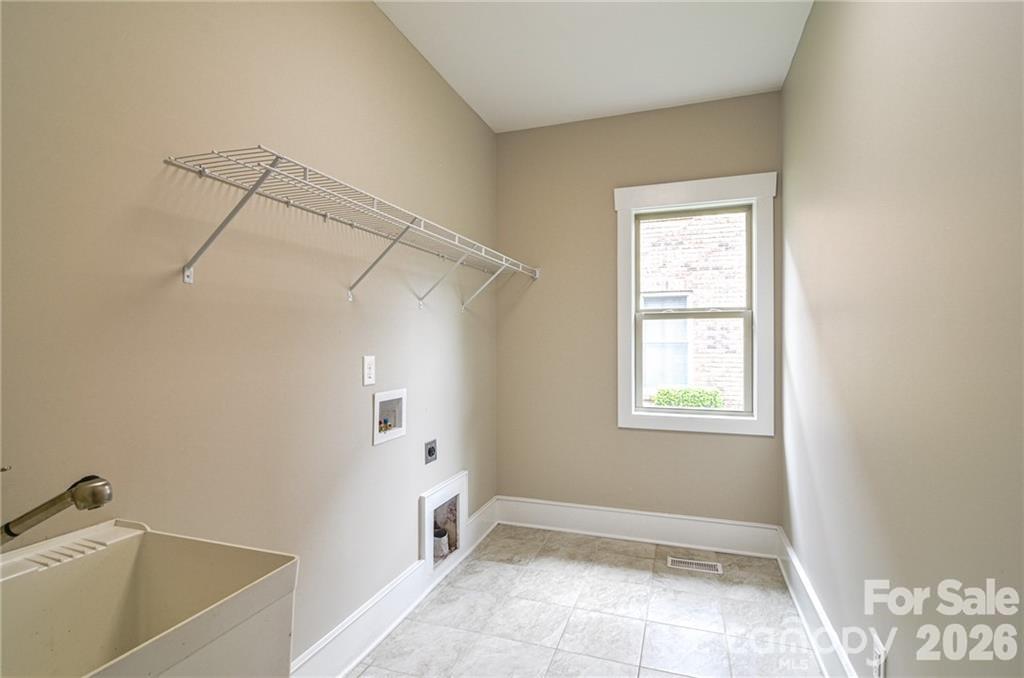 10136 Fairlea Drive — Charlotte