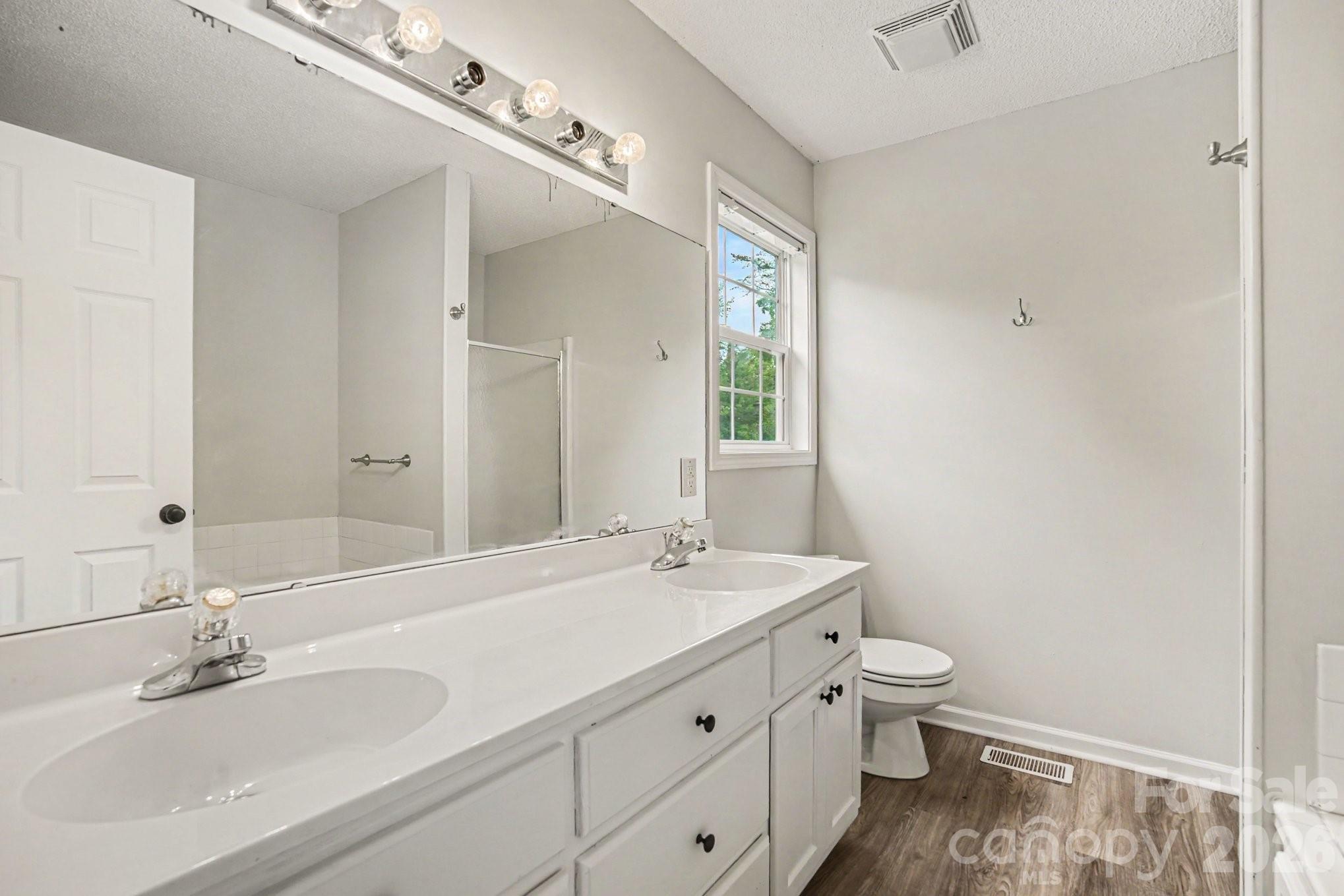 2466 Wilderness Lane — Lenoir