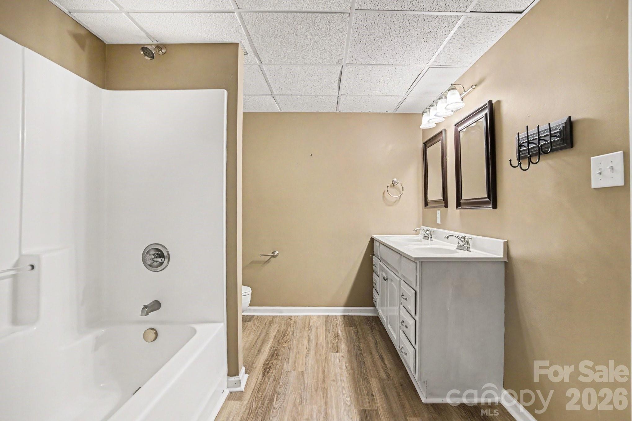 2466 Wilderness Lane — Lenoir