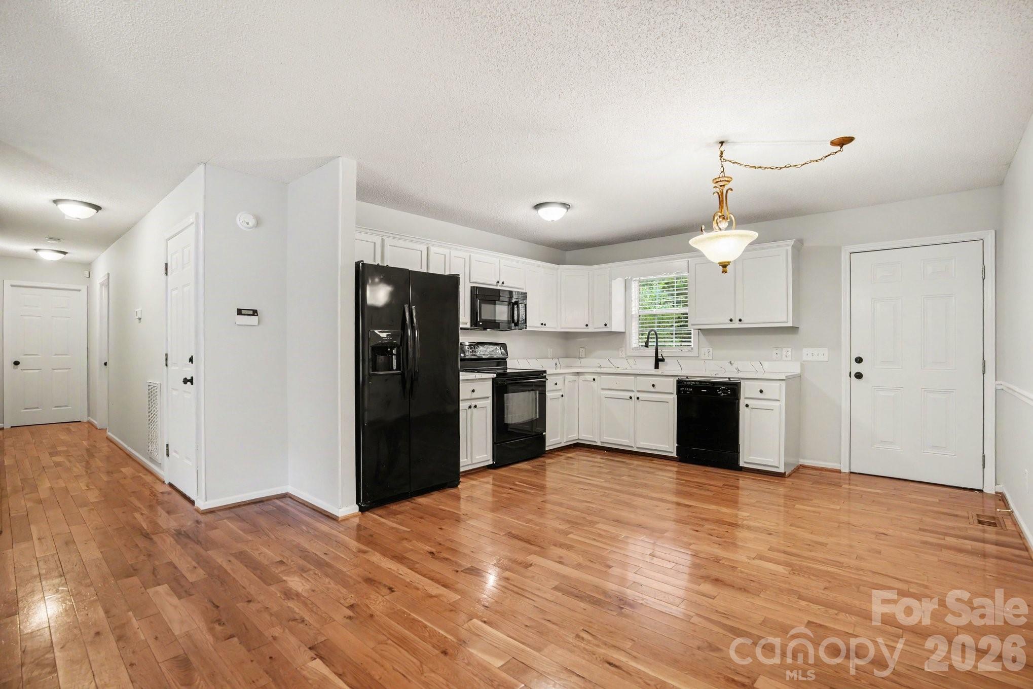 2466 Wilderness Lane — Lenoir