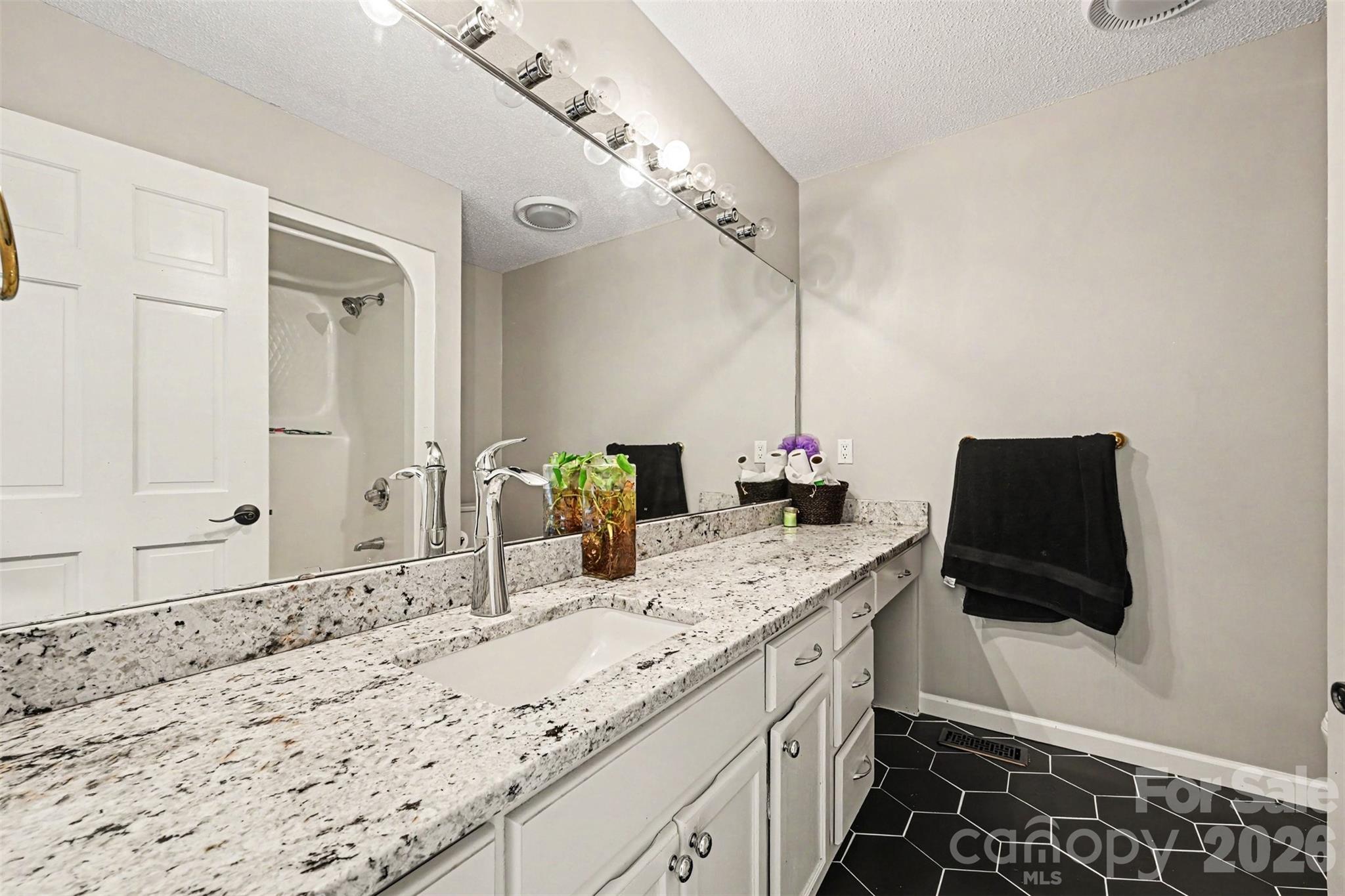 4444 3rd Street Lane NW — Hickory