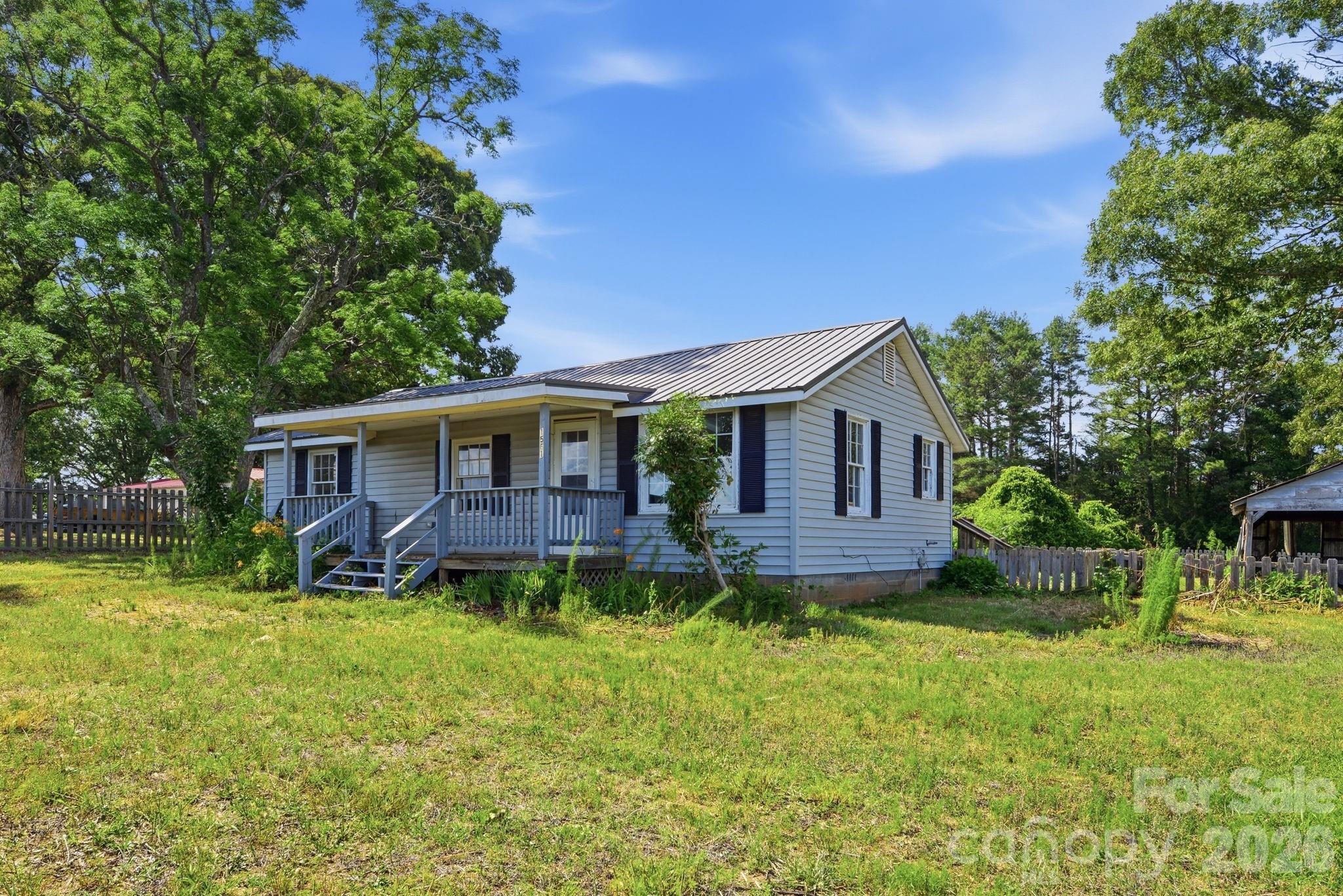 1561 Ostwalt Amity Road — Cleveland