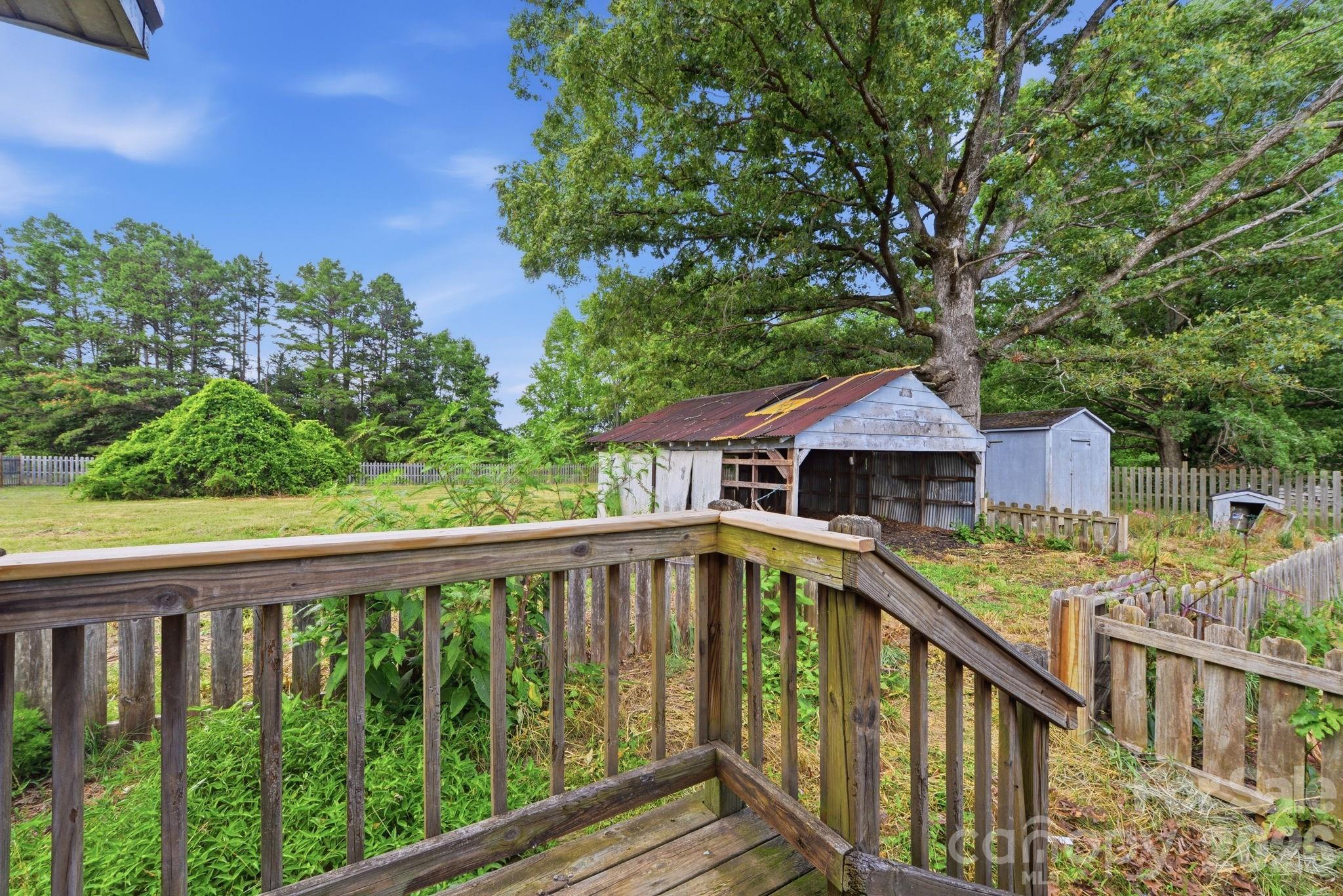1561 Ostwalt Amity Road — Cleveland