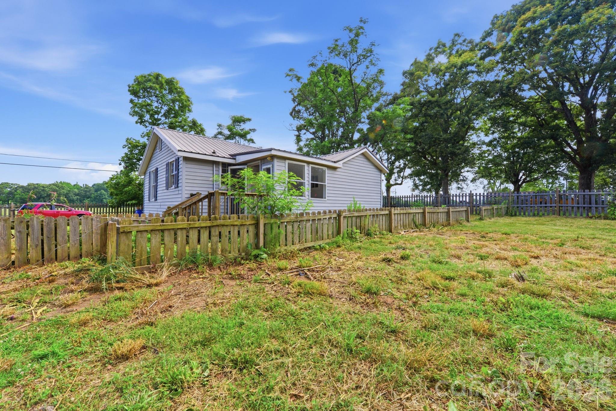 1561 Ostwalt Amity Road — Cleveland