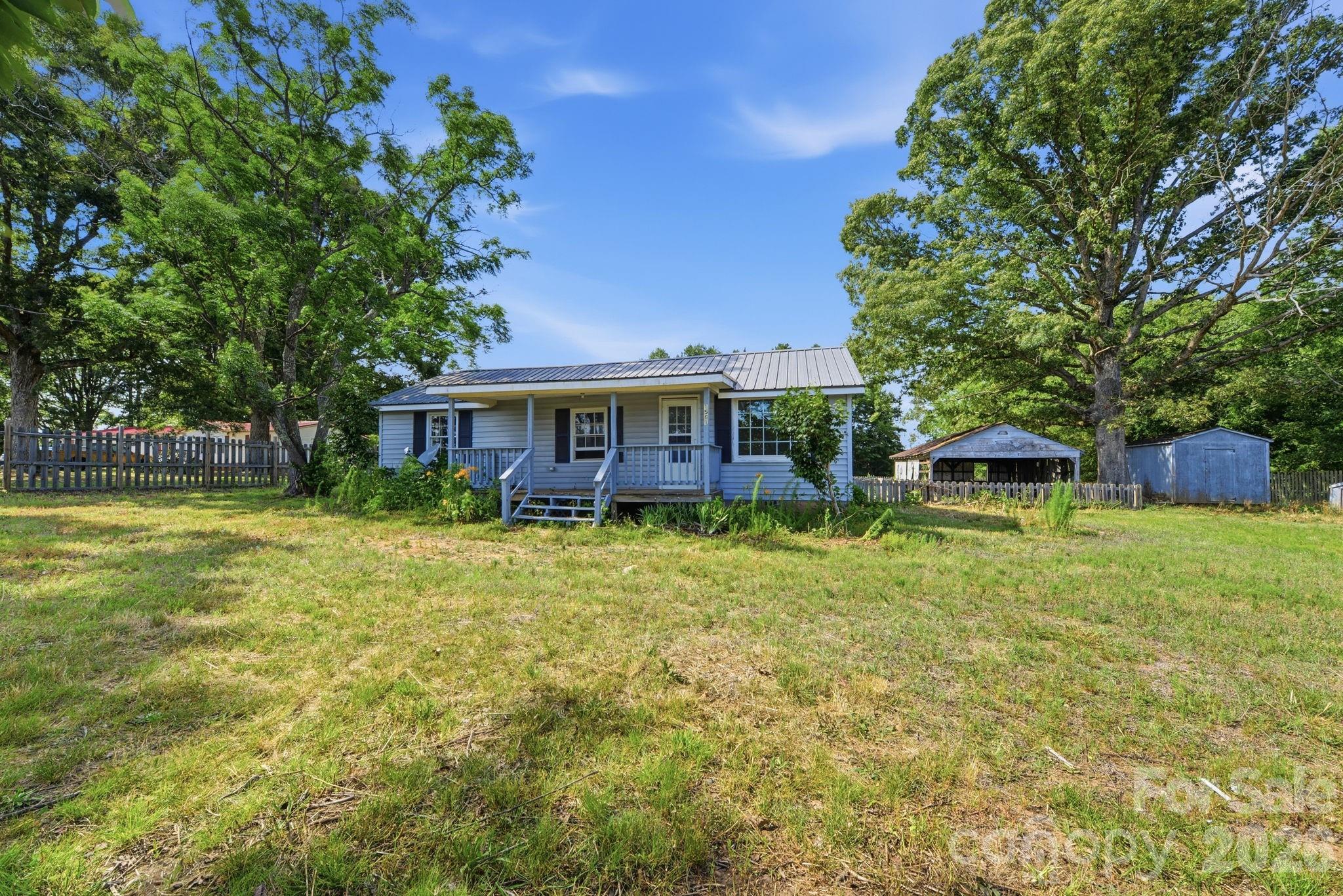1561 Ostwalt Amity Road — Cleveland