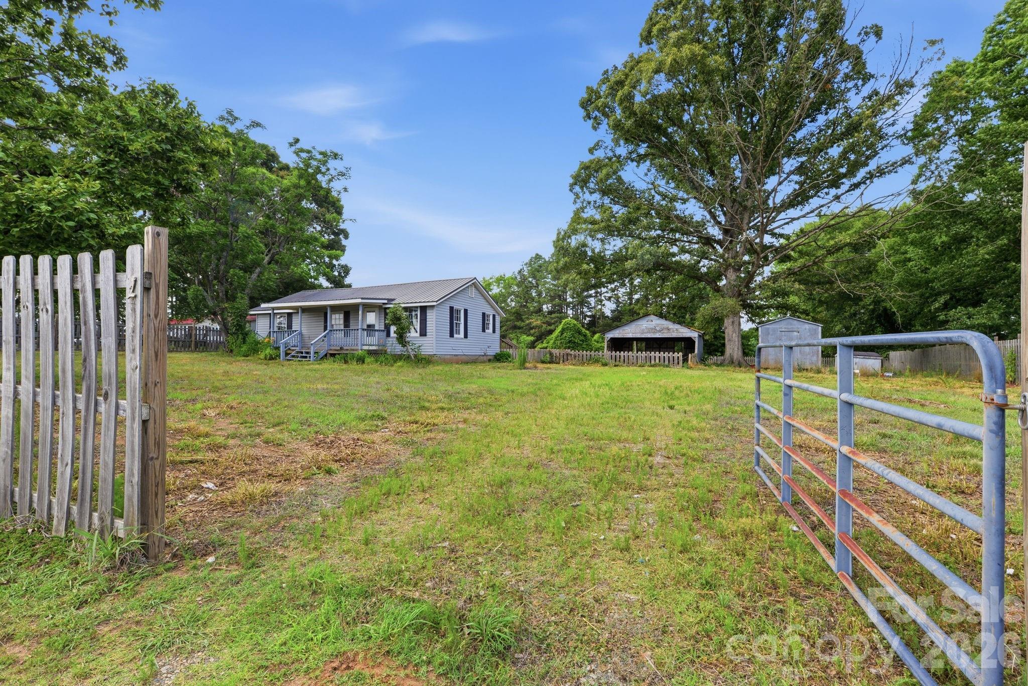 1561 Ostwalt Amity Road — Cleveland