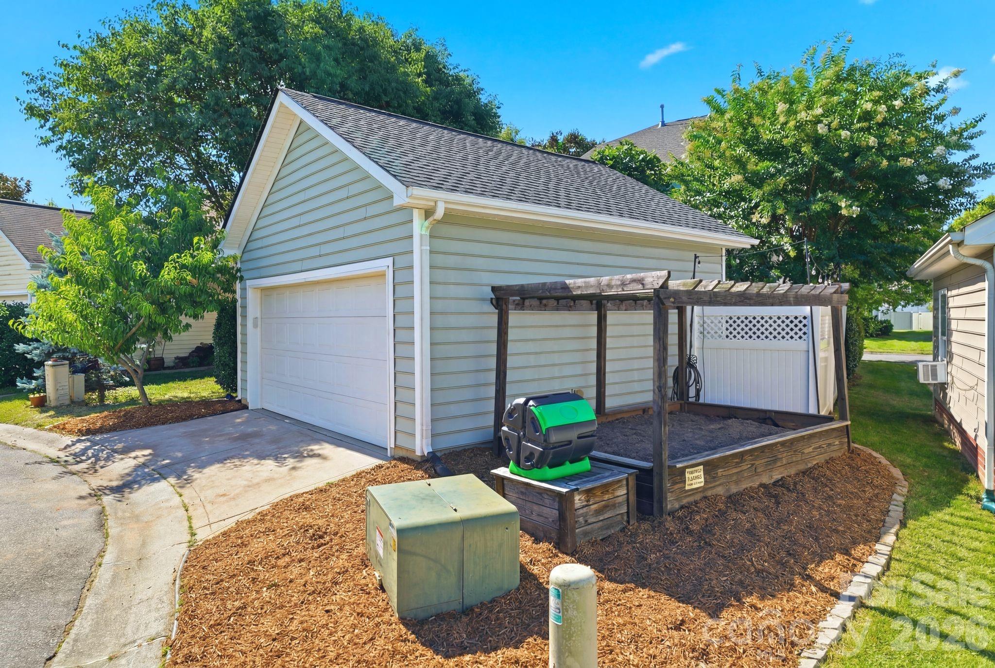 12115 Monteith Grove Drive — Huntersville