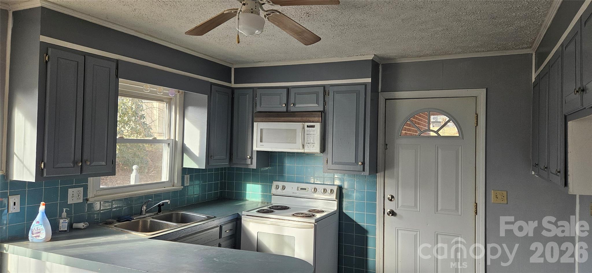 183 Maple Road — Spruce Pine