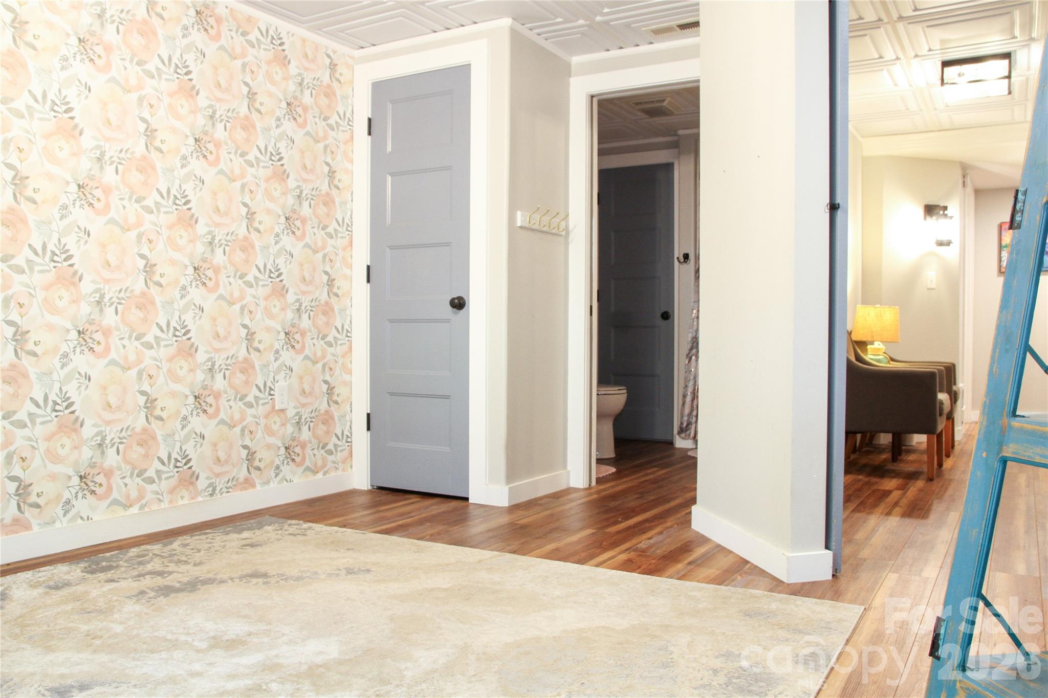 7947 Lakeview Drive — Denver