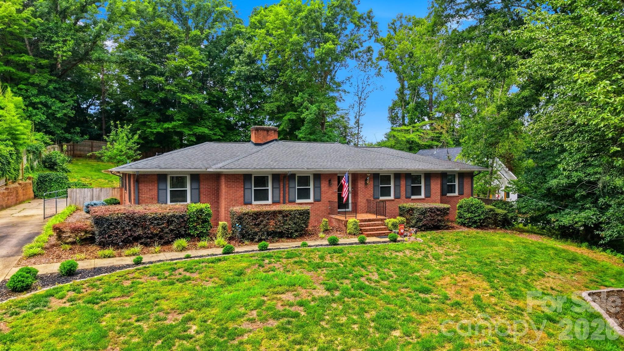 115 WEDGEWOOD Drive — Morganton