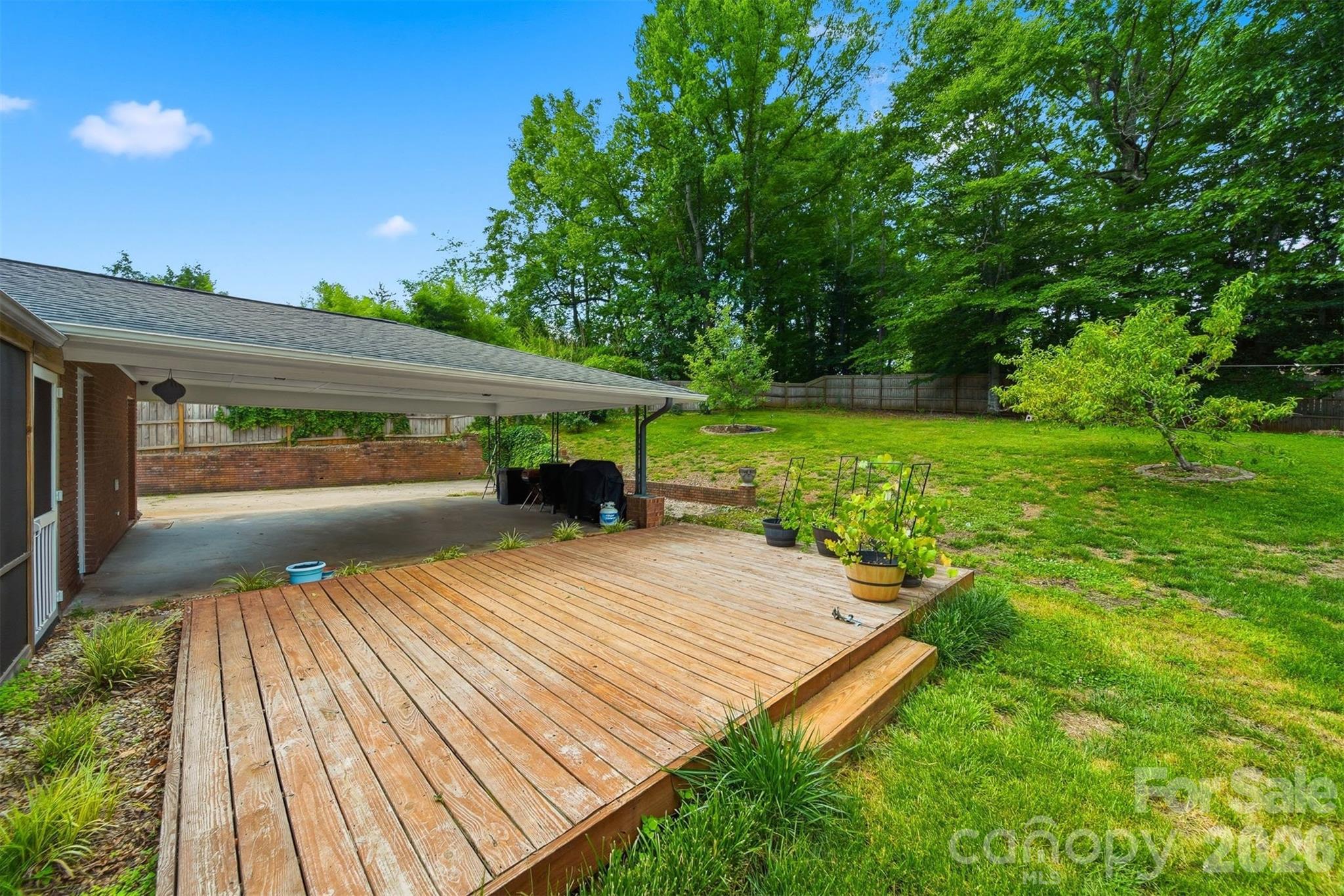115 WEDGEWOOD Drive — Morganton