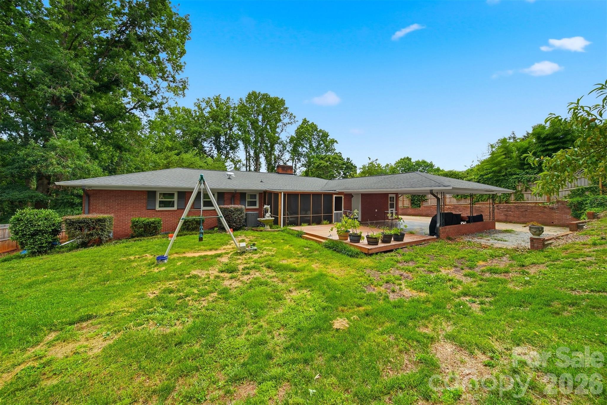 115 WEDGEWOOD Drive — Morganton