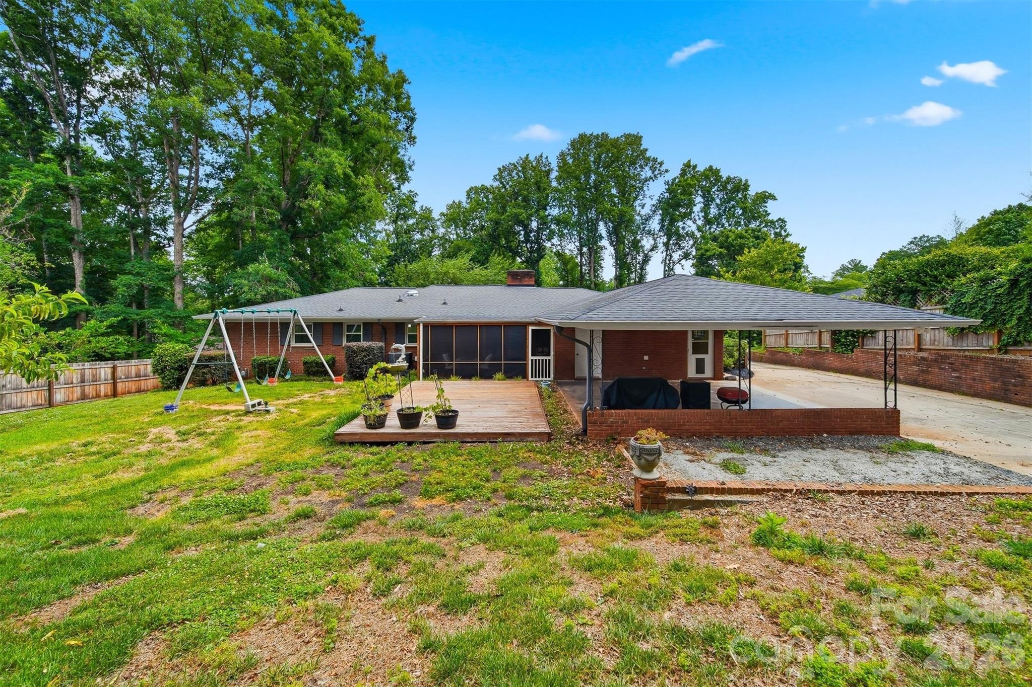 115 WEDGEWOOD Drive — Morganton