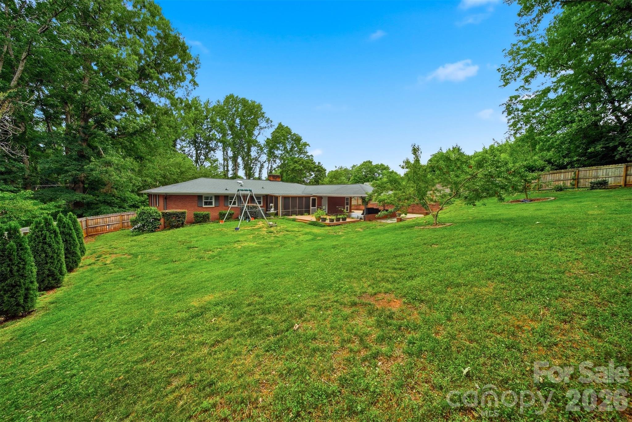 115 WEDGEWOOD Drive — Morganton