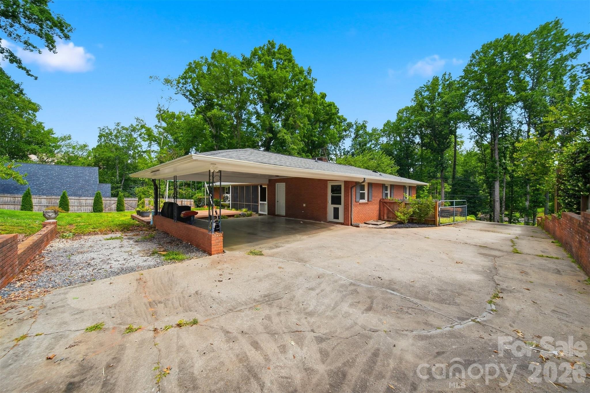 115 WEDGEWOOD Drive — Morganton