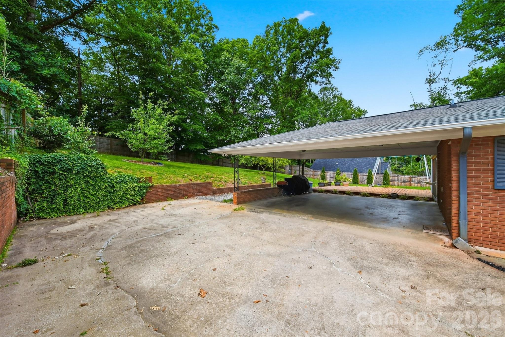 115 WEDGEWOOD Drive — Morganton