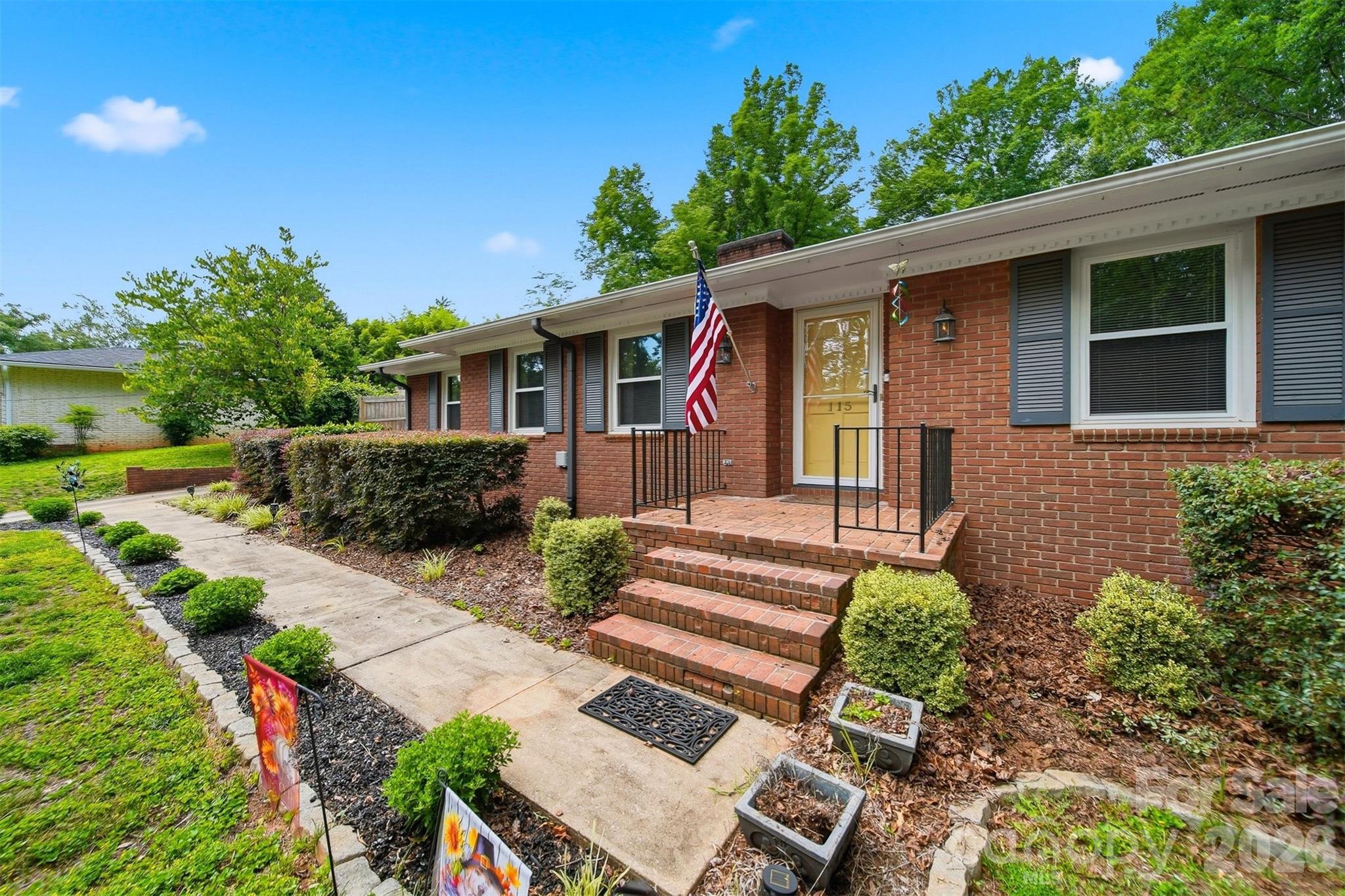 115 WEDGEWOOD Drive — Morganton