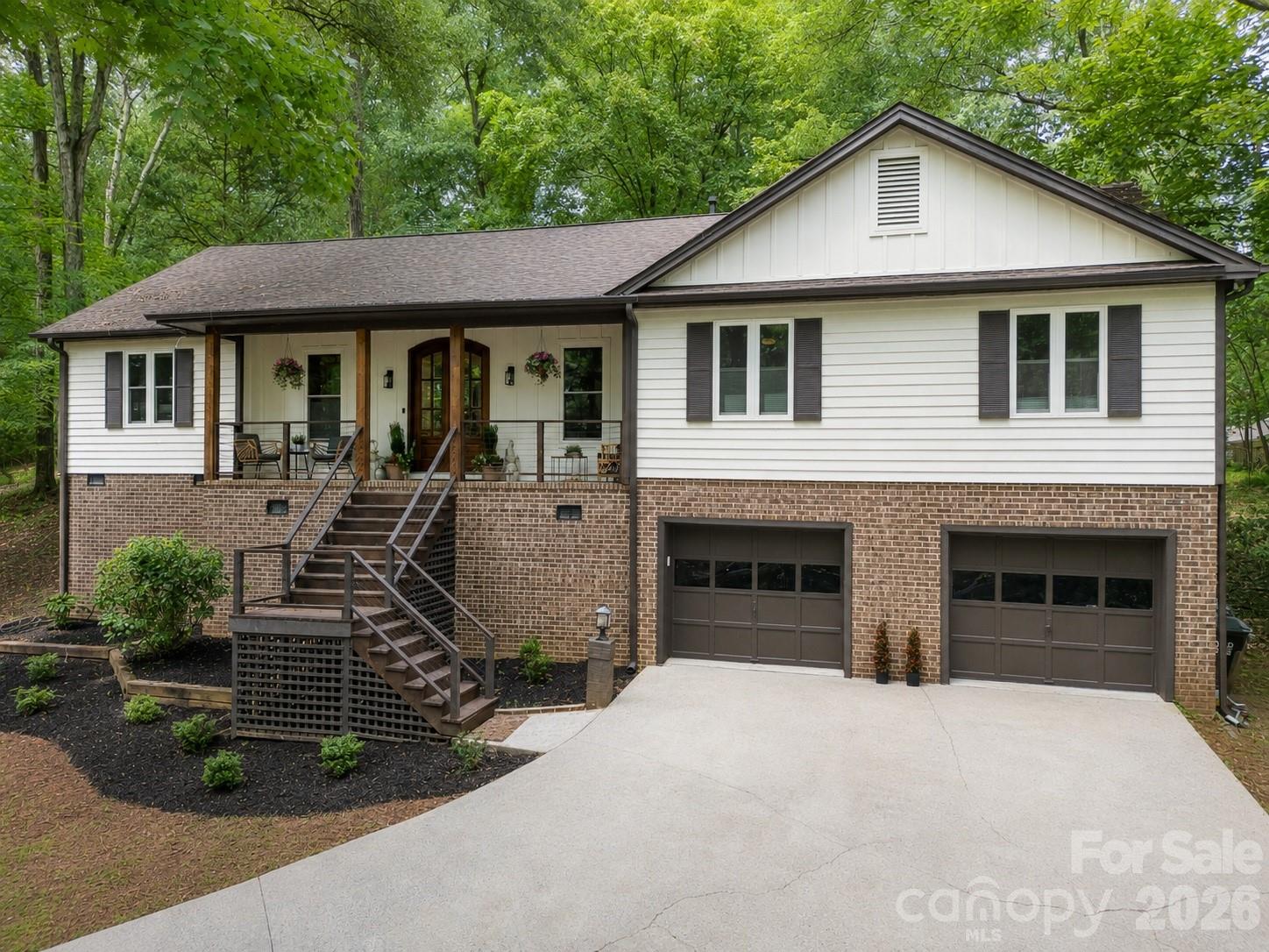 16 Tanglewood Road — Lake Wylie