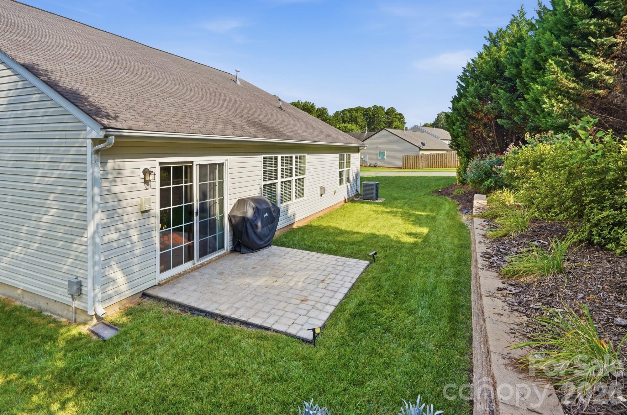 301 Augustus Lane — Mount Holly