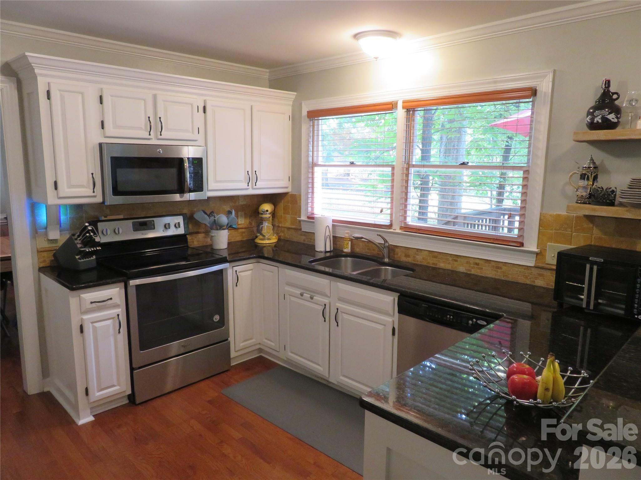 1843 Tanfield Drive — Matthews