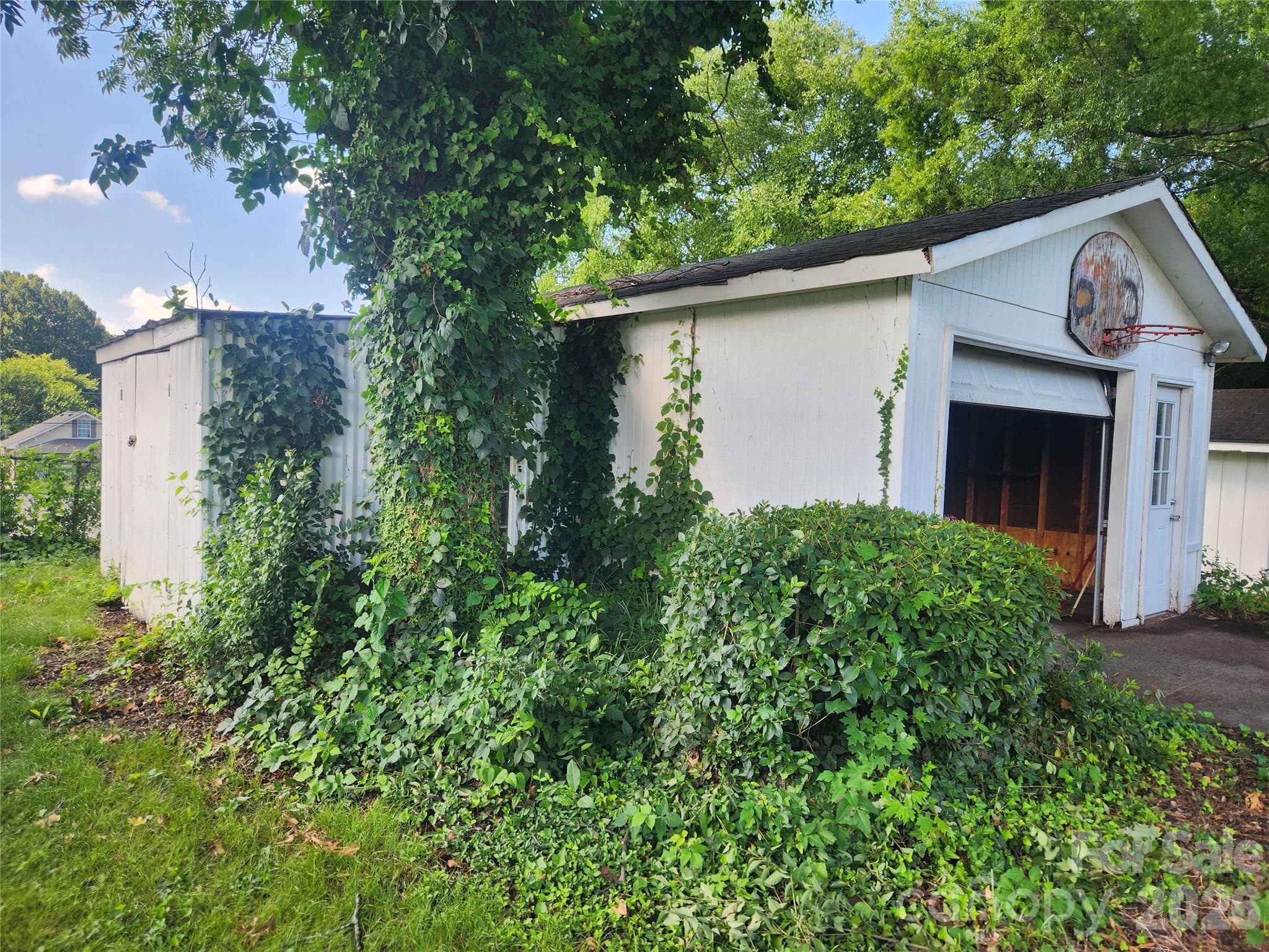 29 Brookwood Avenue NW — Concord