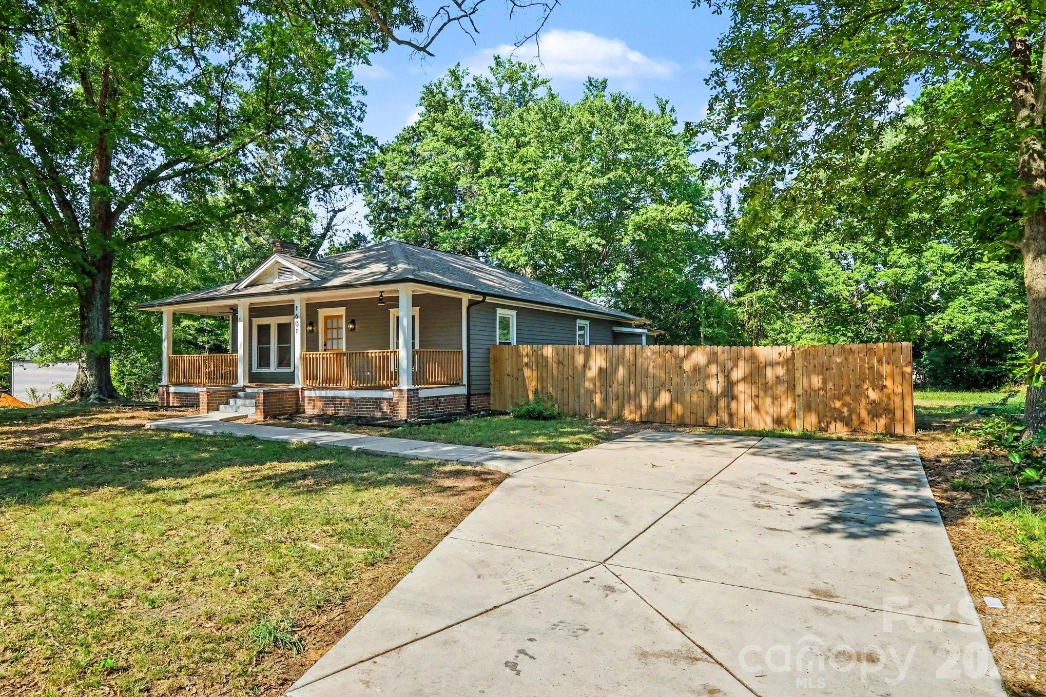 1601 Lawing Road — Charlotte