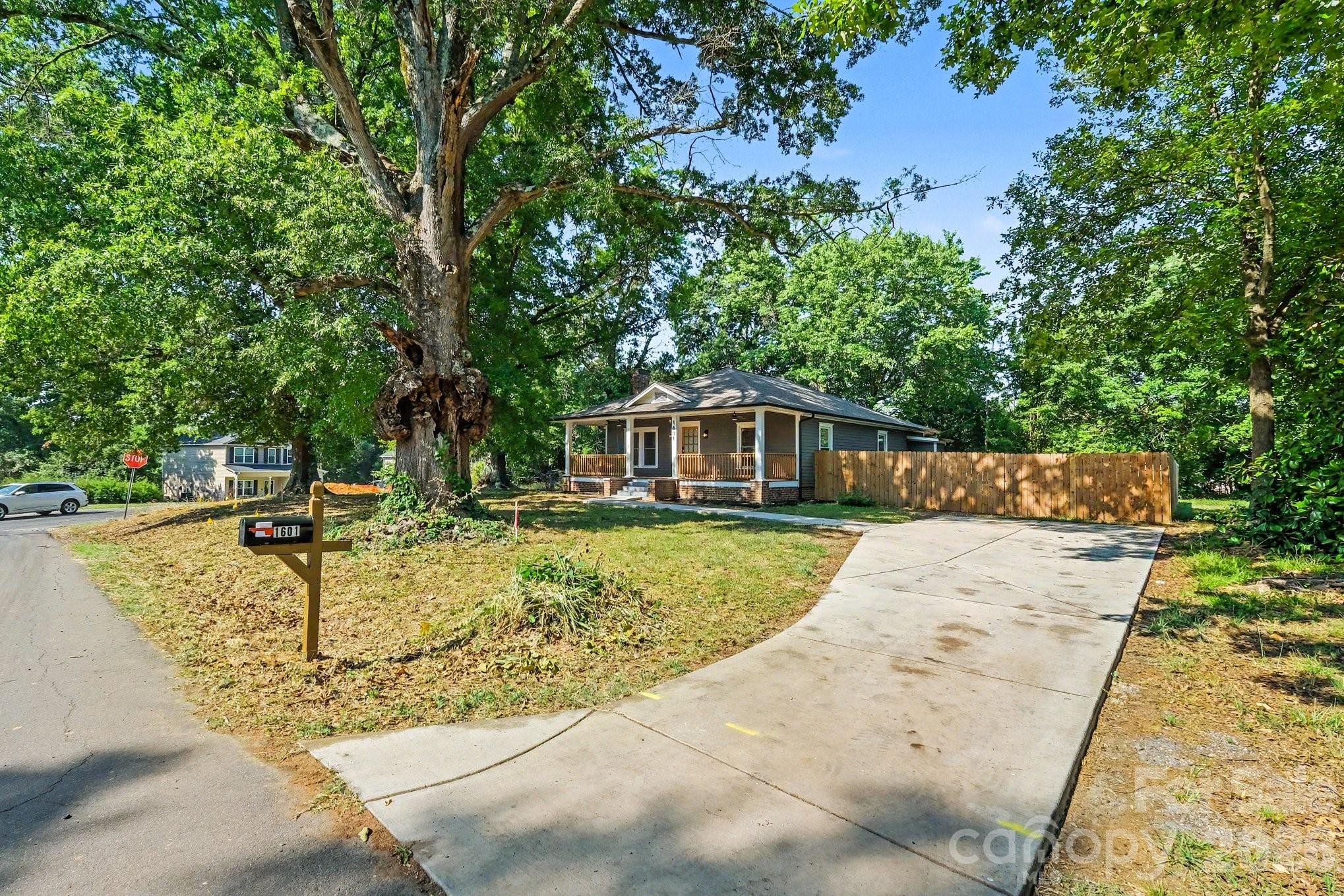 1601 Lawing Road — Charlotte