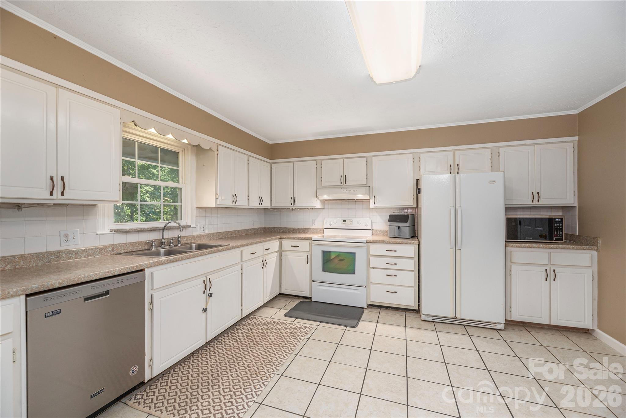 142 Whisperwood Drive #19 — Hendersonville
