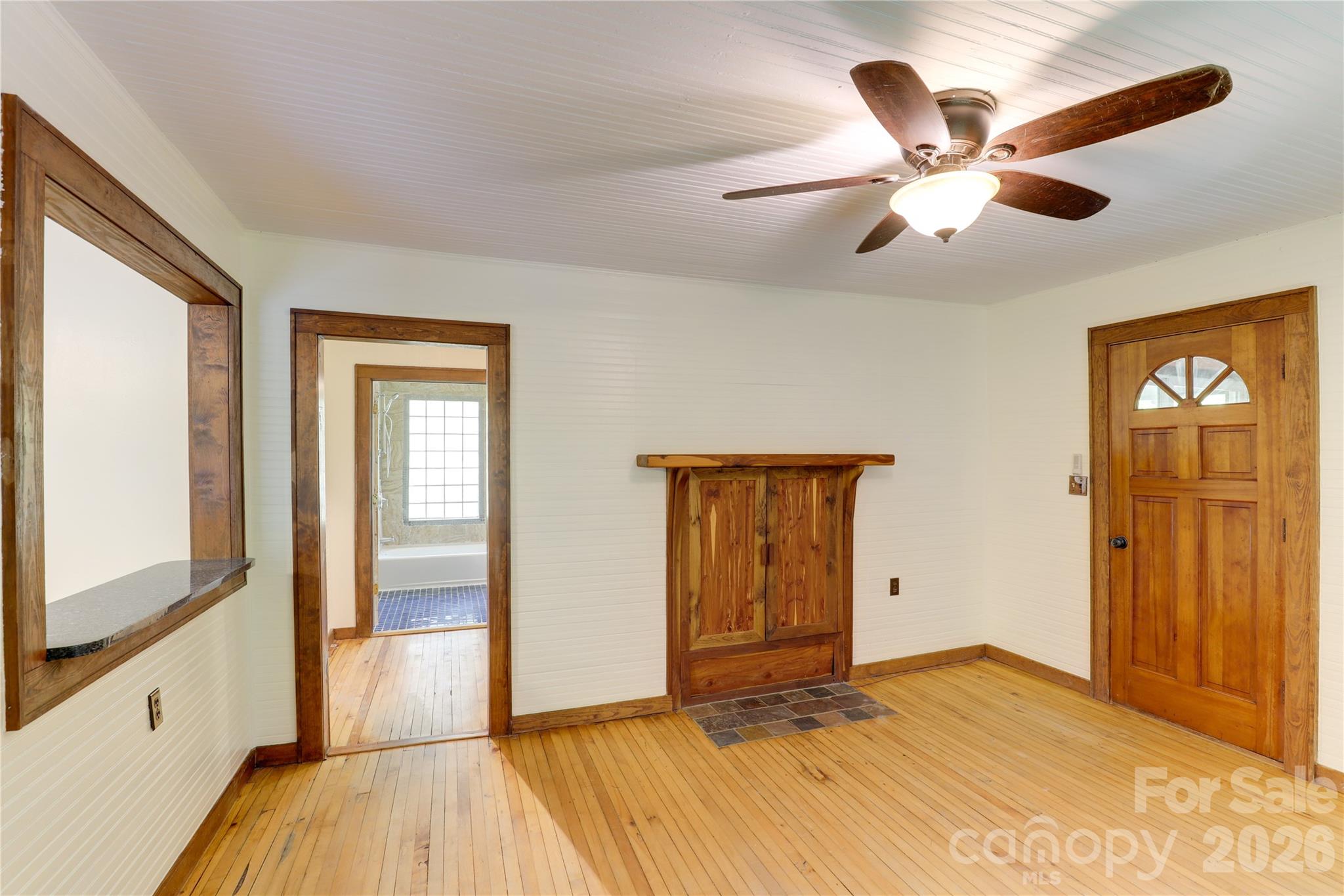 435 Mountain Cove Road — Marshall