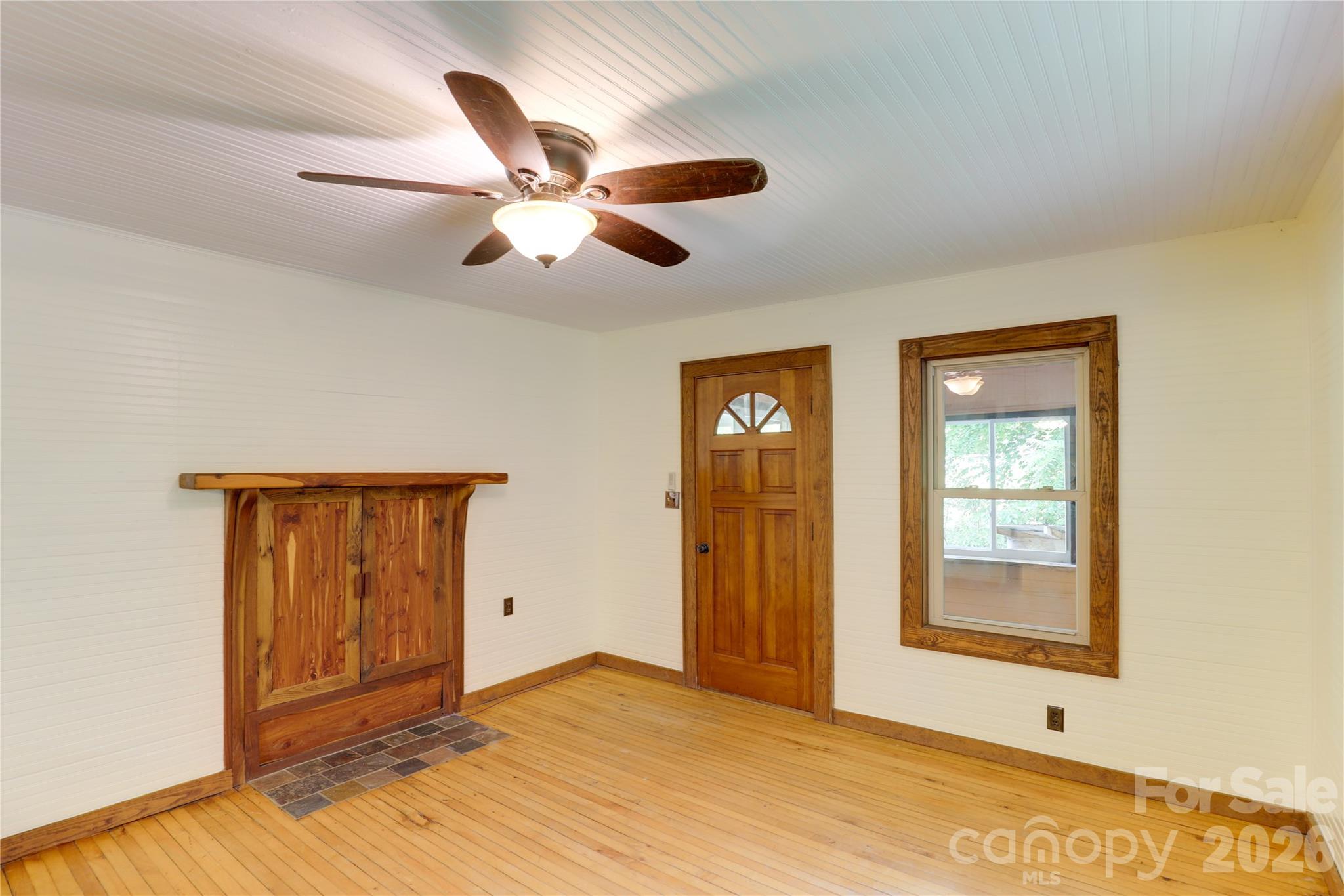 435 Mountain Cove Road — Marshall