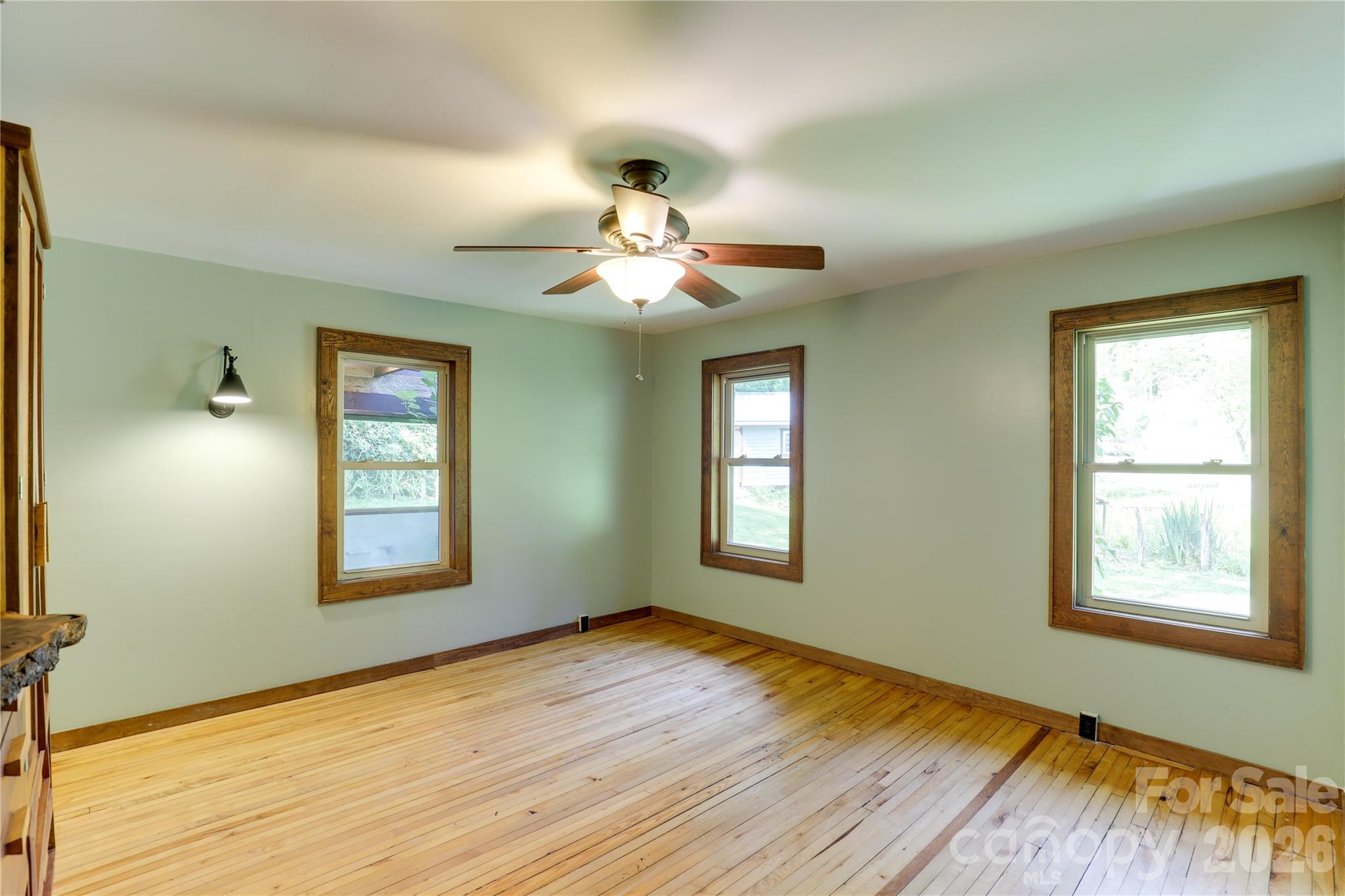 435 Mountain Cove Road — Marshall