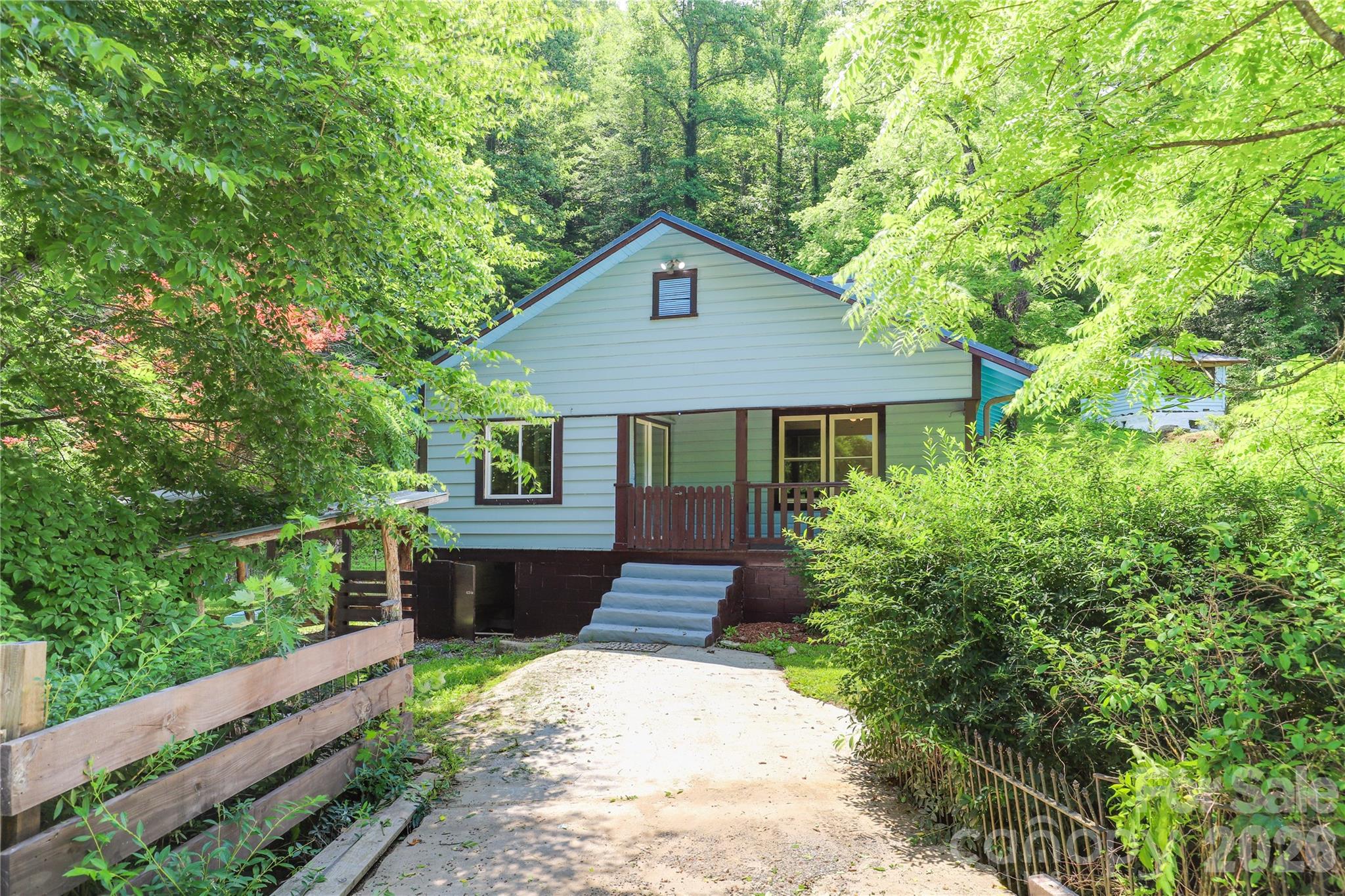 435 Mountain Cove Road — Marshall