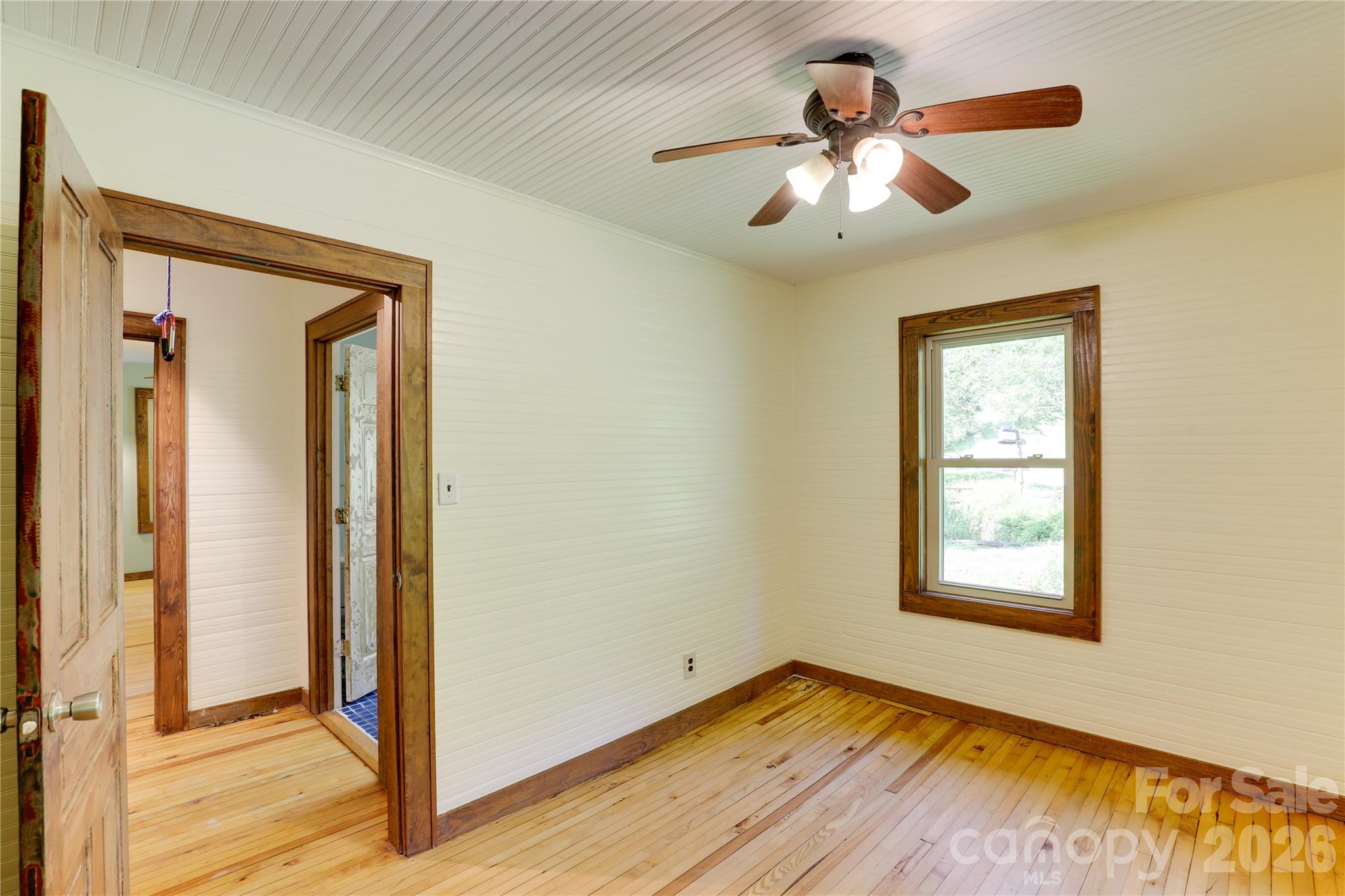 435 Mountain Cove Road — Marshall