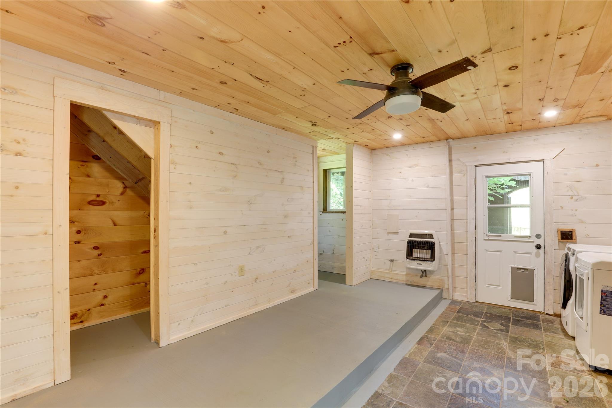 435 Mountain Cove Road — Marshall