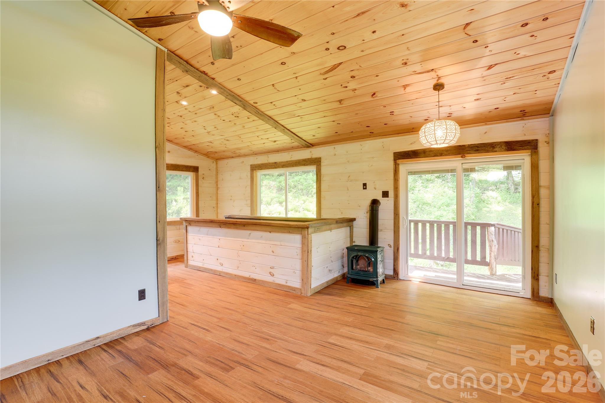 435 Mountain Cove Road — Marshall