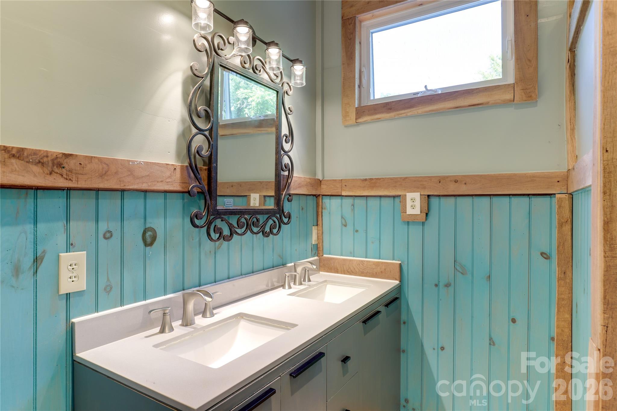 435 Mountain Cove Road — Marshall