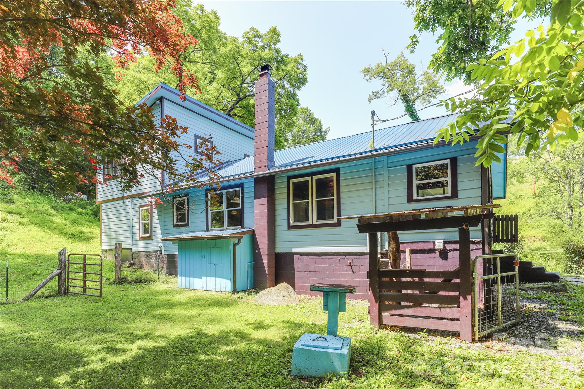435 Mountain Cove Road — Marshall