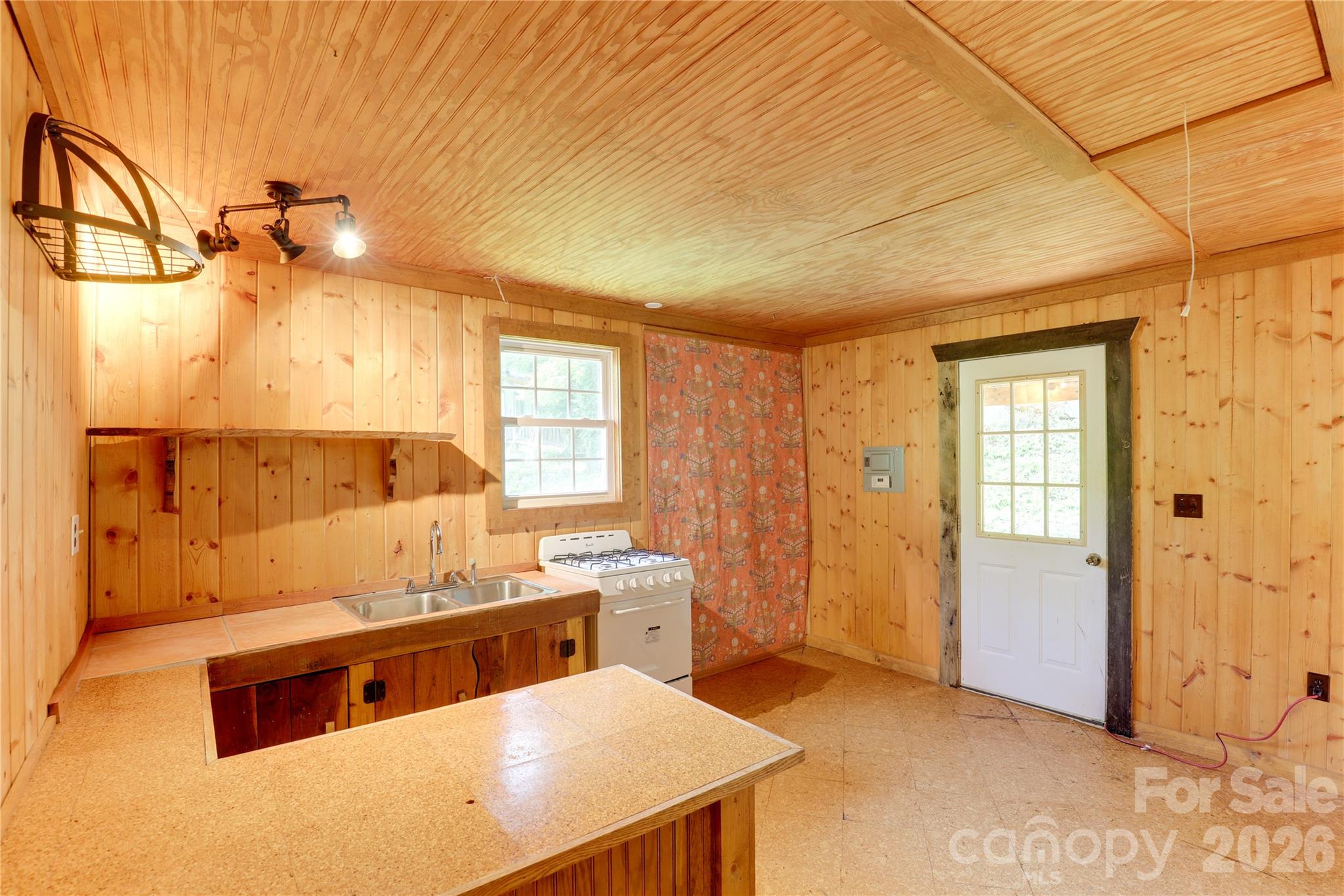 435 Mountain Cove Road — Marshall