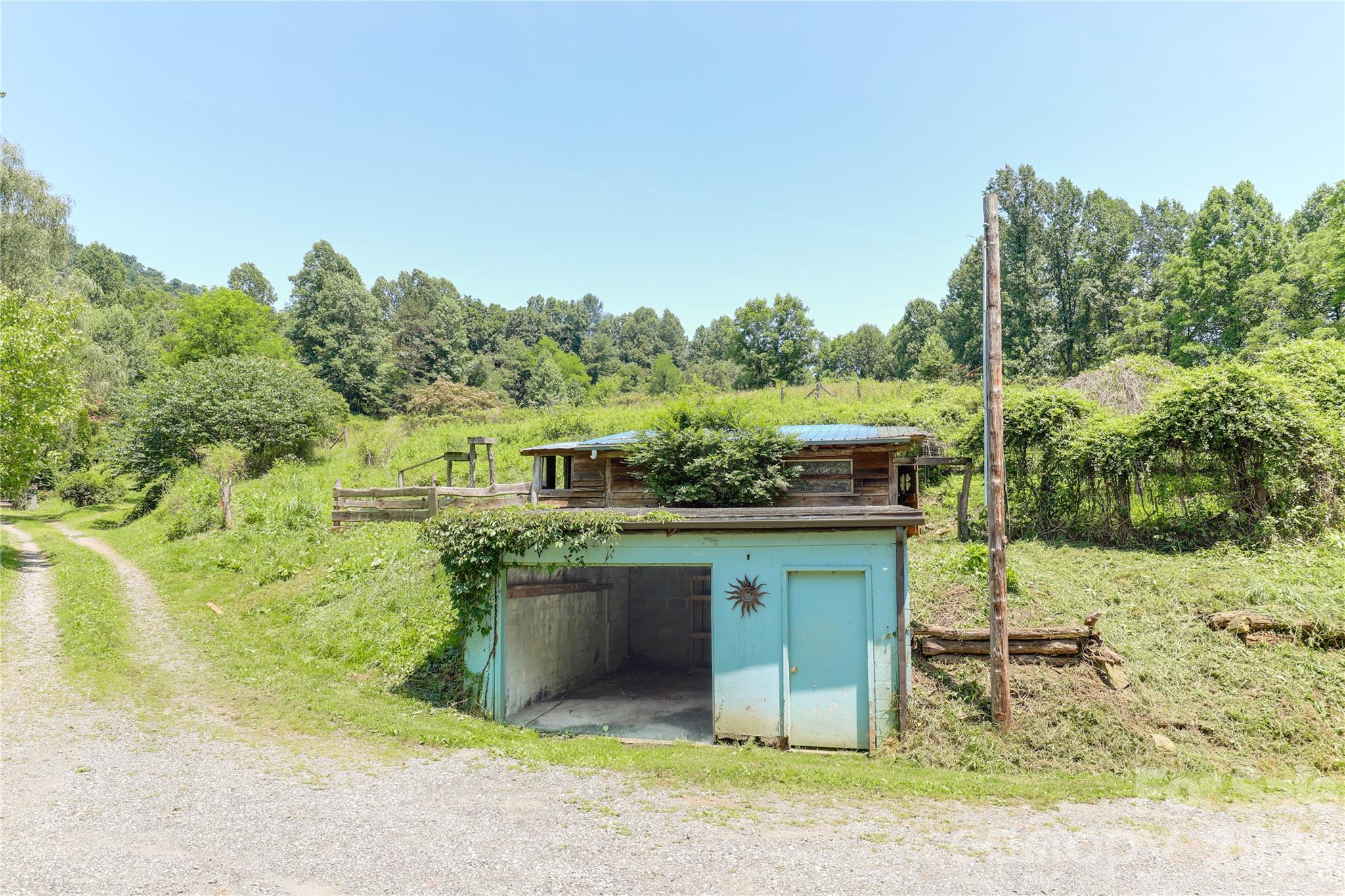 435 Mountain Cove Road — Marshall